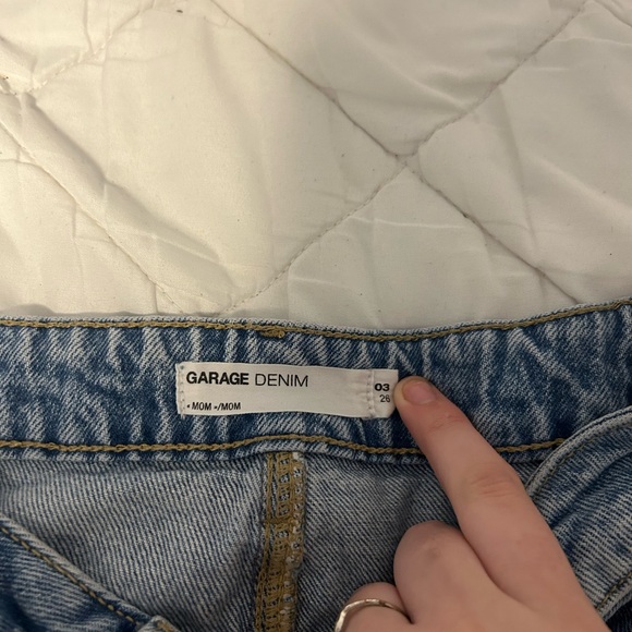 Blue wash garage mom jeans - Picture 3 of 3